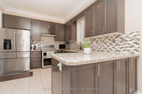 Photo 12 at 516 Vellore Woods Boulevard, Vellore Village, Vaughan