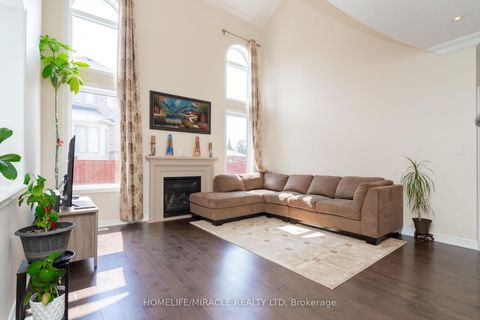 Photo 15 at 516 Vellore Woods Boulevard, Vellore Village, Vaughan