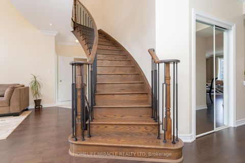 Photo 21 at 516 Vellore Woods Boulevard, Vellore Village, Vaughan