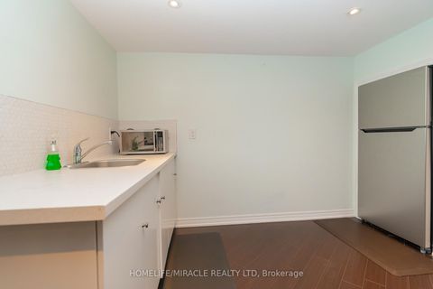 Photo 40 at 516 Vellore Woods Boulevard, Vellore Village, Vaughan
