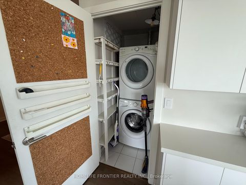 Photo 27 at 405 - 1960 Queen Street E, The Beaches, Toronto