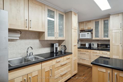Photo 6 at 24 Patrice Crescent, Yorkhill, Vaughan