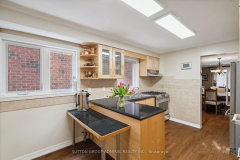 Photo 9 at 24 Patrice Crescent, Yorkhill, Vaughan