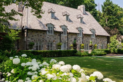 Photo 6 at 108 Sandringham Drive, Westgate, Toronto