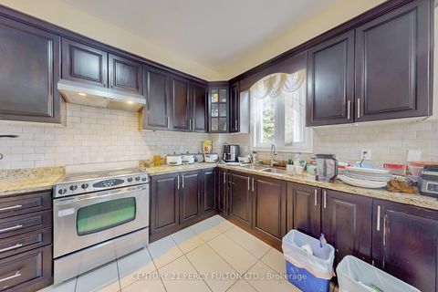 Photo 9 at 33 Wanstead Avenue, Oakridge, Toronto