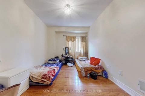 Photo 13 at 33 Wanstead Avenue, Oakridge, Toronto