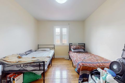 Photo 24 at 33 Wanstead Avenue, Oakridge, Toronto