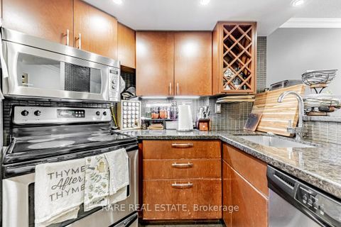 Photo 2 at 310 - 1001 Bay Street, Bay Street Corridor, Toronto
