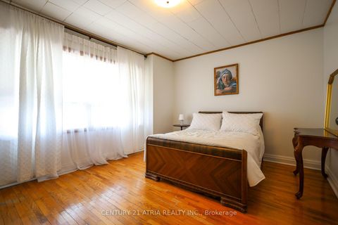 Photo 17 at 869 Pape Avenue E, East York, Toronto