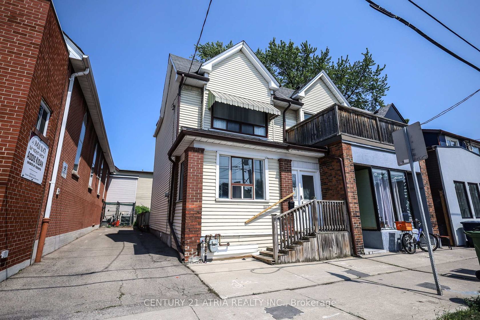 869 Pape Avenue E, East York, Toronto 