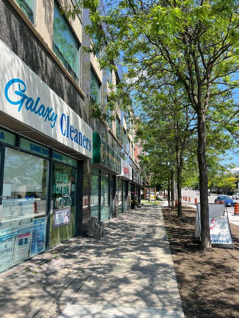 Photo 3 at 303 - 1 Hycrest Avenue, Willowdale East, Toronto