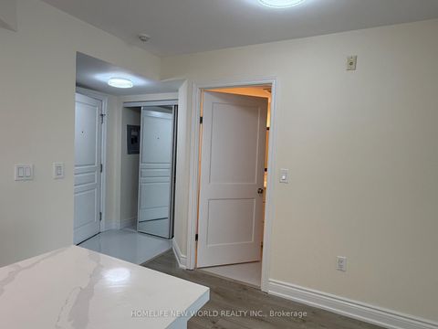 Photo 7 at 303 - 1 Hycrest Avenue, Willowdale East, Toronto