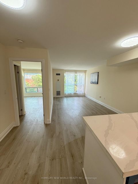 Photo 10 at 303 - 1 Hycrest Avenue, Willowdale East, Toronto