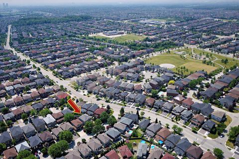 Photo 1 at 11 Grapevine Drive, Vellore Village, Vaughan