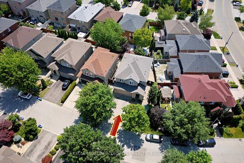 Photo 3 at 11 Grapevine Drive, Vellore Village, Vaughan