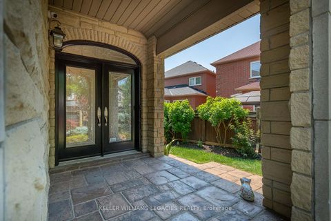 Photo 4 at 11 Grapevine Drive, Vellore Village, Vaughan
