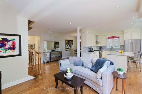 Photo 8 at 11 Grapevine Drive, Vellore Village, Vaughan