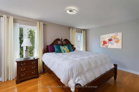 Photo 23 at 11 Grapevine Drive, Vellore Village, Vaughan