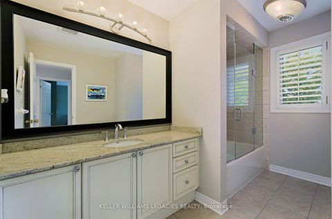 Photo 33 at 11 Grapevine Drive, Vellore Village, Vaughan
