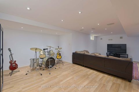 Photo 35 at 11 Grapevine Drive, Vellore Village, Vaughan