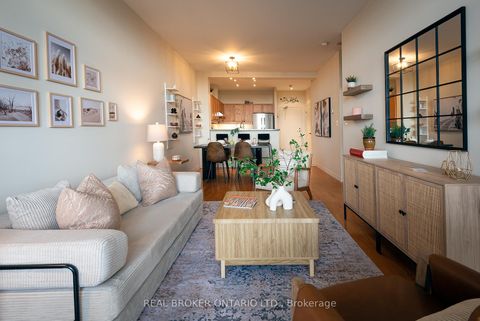 Photo 1 at 404 - 1 Leaside Park Drive, Thorncliffe Park, Toronto