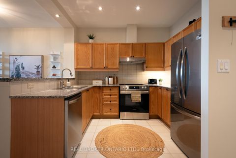 Photo 10 at 404 - 1 Leaside Park Drive, Thorncliffe Park, Toronto