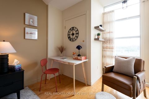 Photo 15 at 404 - 1 Leaside Park Drive, Thorncliffe Park, Toronto