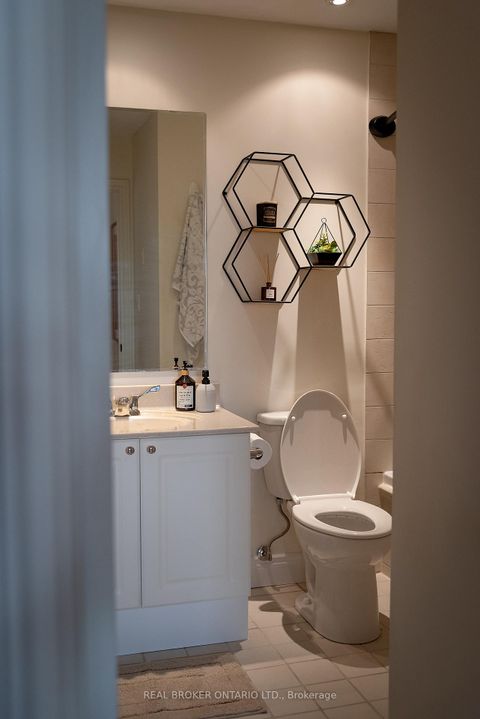 Photo 16 at 404 - 1 Leaside Park Drive, Thorncliffe Park, Toronto