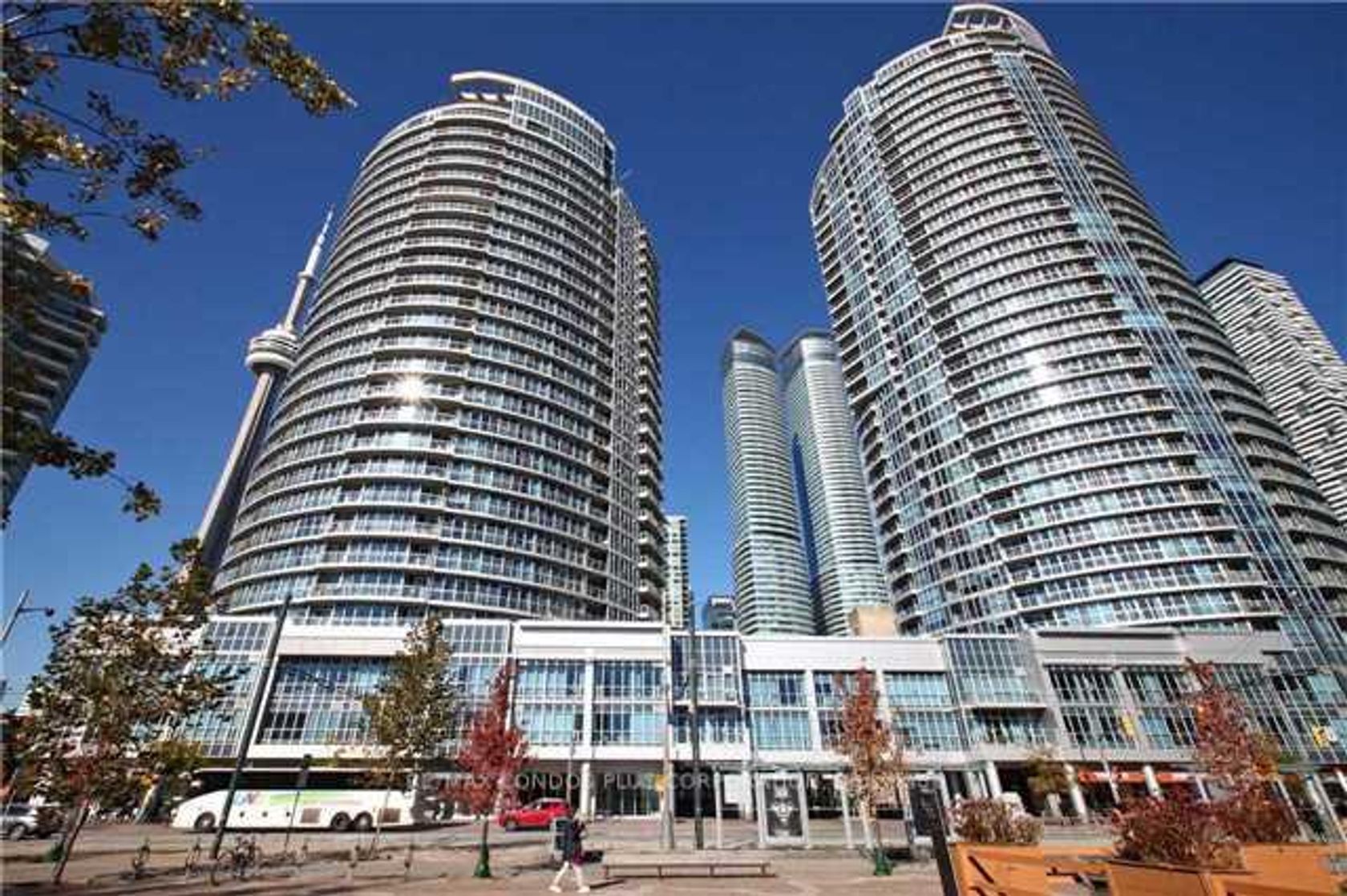 2407 - 208 Queens Quay W, Waterfront Communities C1, Toronto 