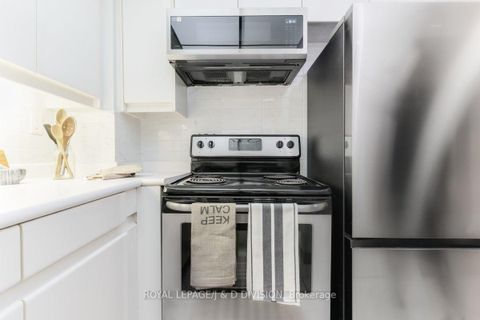 Photo 6 at 507 - 7 Broadway Avenue, Mount Pleasant West, Toronto
