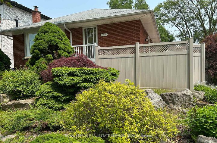 Photo 3 at 1361 Kenmuir Avenue, Mineola, Mississauga
