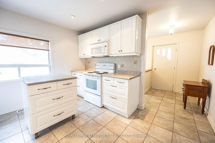 Photo 8 at 1361 Kenmuir Avenue, Mineola, Mississauga