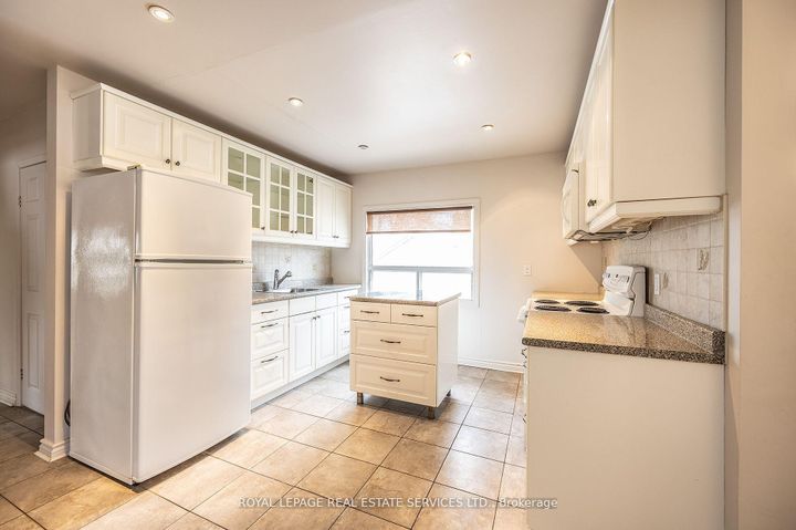 Photo 9 at 1361 Kenmuir Avenue, Mineola, Mississauga