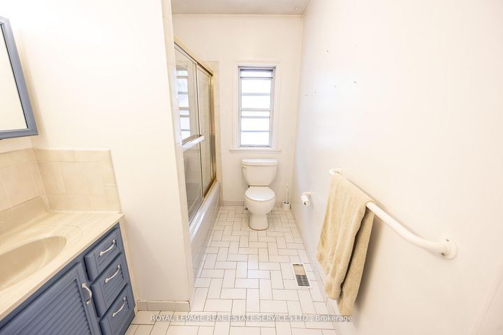 Photo 12 at 1361 Kenmuir Avenue, Mineola, Mississauga