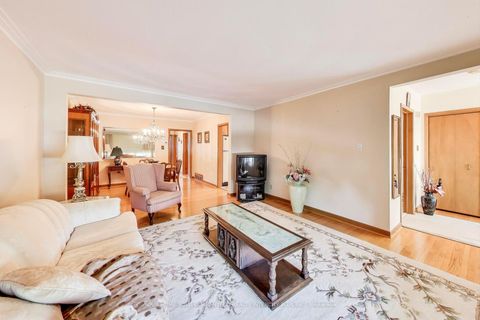 Photo 4 at 19 Hisey Crescent, Black Creek, Toronto