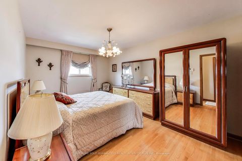 Photo 13 at 19 Hisey Crescent, Black Creek, Toronto