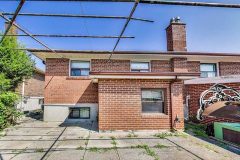 Photo 31 at 19 Hisey Crescent, Black Creek, Toronto