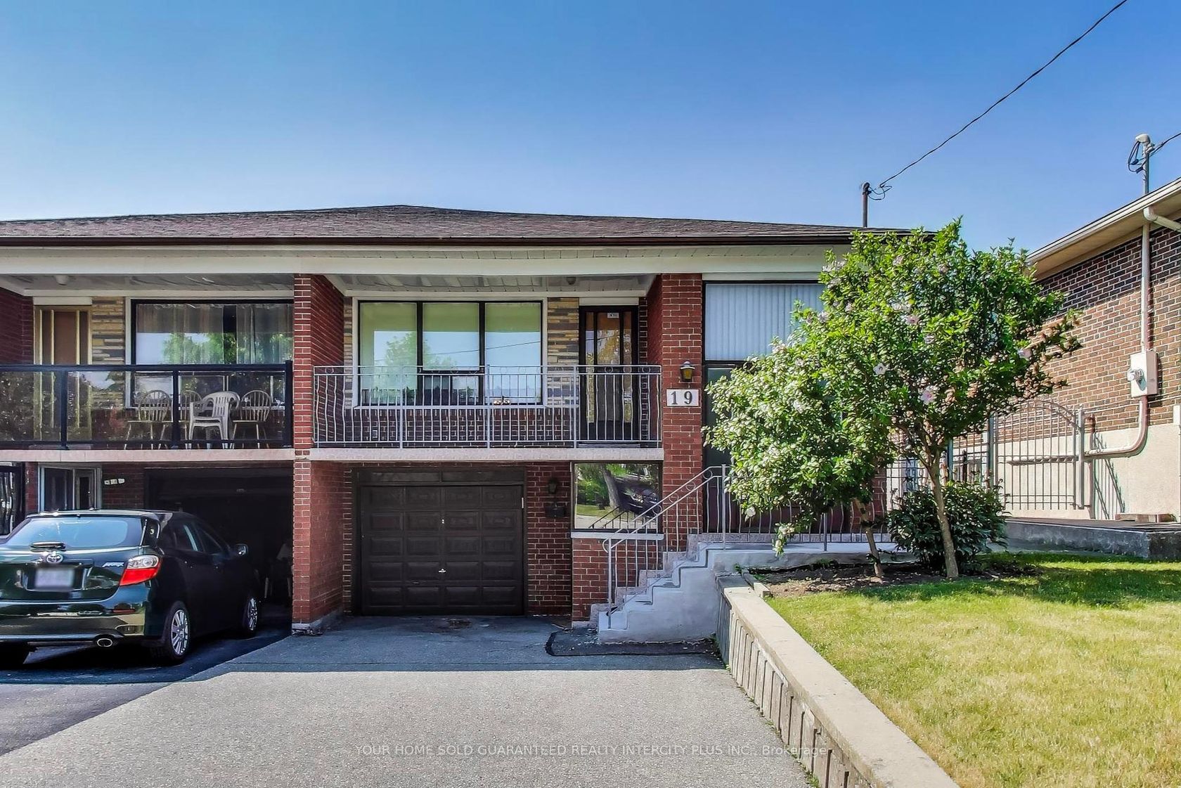 19 Hisey Crescent, Black Creek, Toronto 