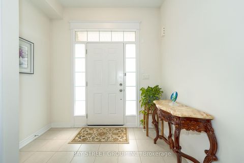 Photo 3 at 65 Bellflower Lane, Oak Ridges Lake Wilcox, Richmond Hill