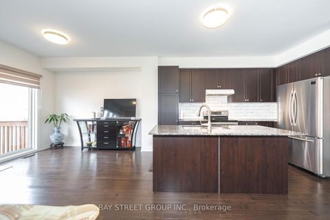 Photo 13 at 65 Bellflower Lane, Oak Ridges Lake Wilcox, Richmond Hill