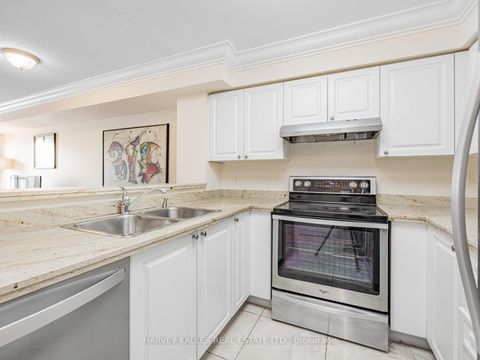 Photo 4 at 204 - 5 Emerald Lane, Yorkhill, Vaughan