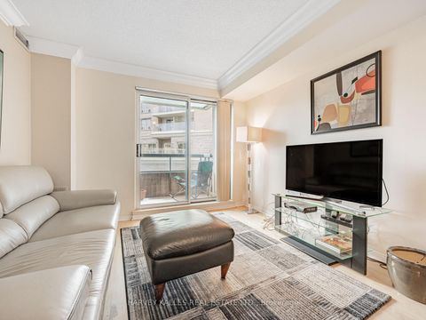 Photo 9 at 204 - 5 Emerald Lane, Yorkhill, Vaughan