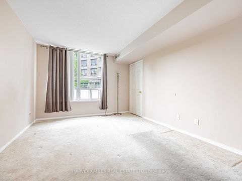Photo 13 at 204 - 5 Emerald Lane, Yorkhill, Vaughan