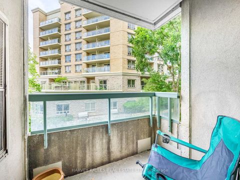 Photo 15 at 204 - 5 Emerald Lane, Yorkhill, Vaughan