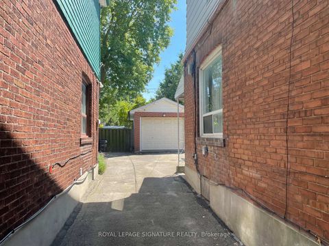 Photo 5 at 61 Belvidere Avenue, Oakwood Village, Toronto Photo 5 at 61 Belvidere Avenue, Oakwood Village, Toronto