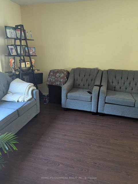 Photo 3 at 12 Greypoint Drive, Malvern, Toronto