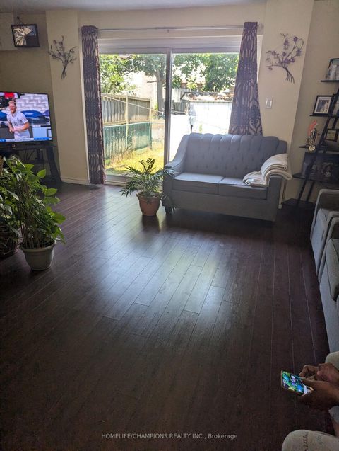 Photo 5 at 12 Greypoint Drive, Malvern, Toronto