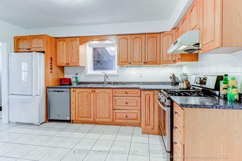 Photo 8 at 70 Ridgevale Drive, Lawrence, Toronto