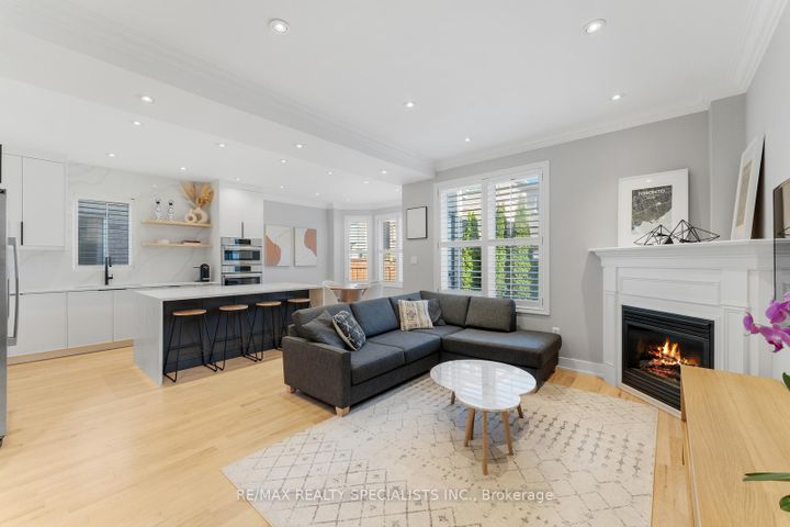 Photo 9 at 25 Grapevine Drive, Vellore Village, Vaughan