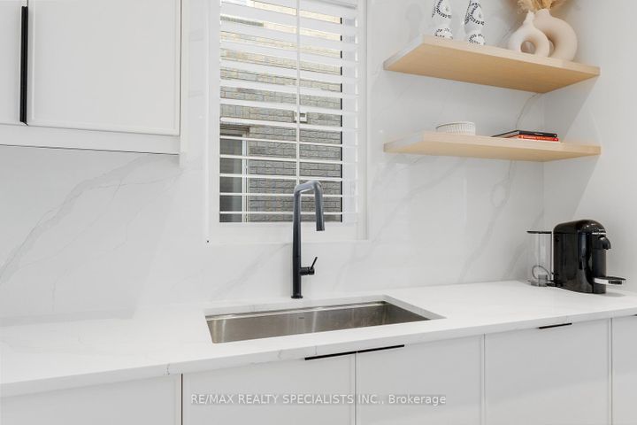 Photo 13 at 25 Grapevine Drive, Vellore Village, Vaughan